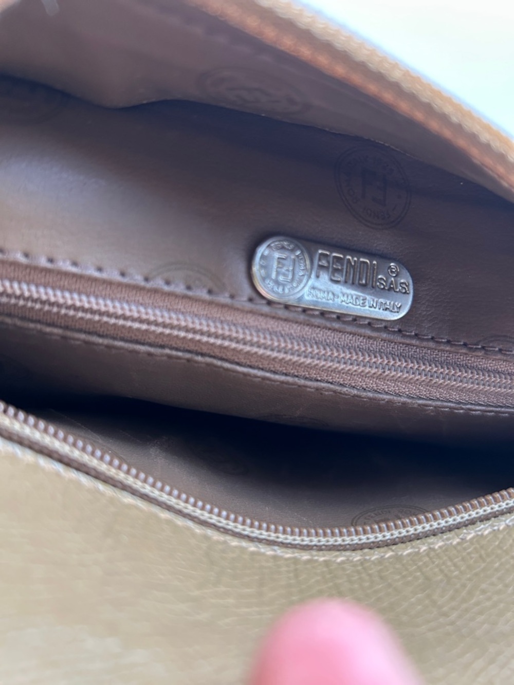 Fendi vintage monogram crossbody - Picture 9 of 15